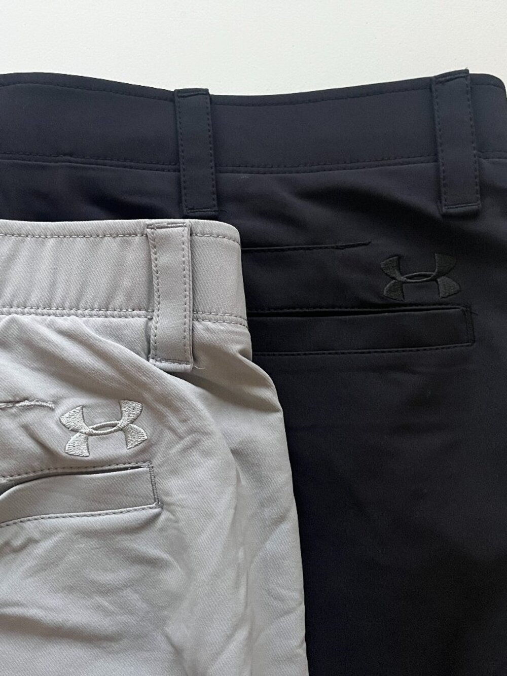 🏌️ Under Armour Lot of 2 Men's Golf Shorts Gray Black Flat Front 42 10" Inseam